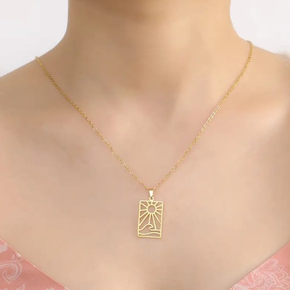 18k Gold Plated Stainless Steel Beach Vibes Necklace - Picture 2 of 4